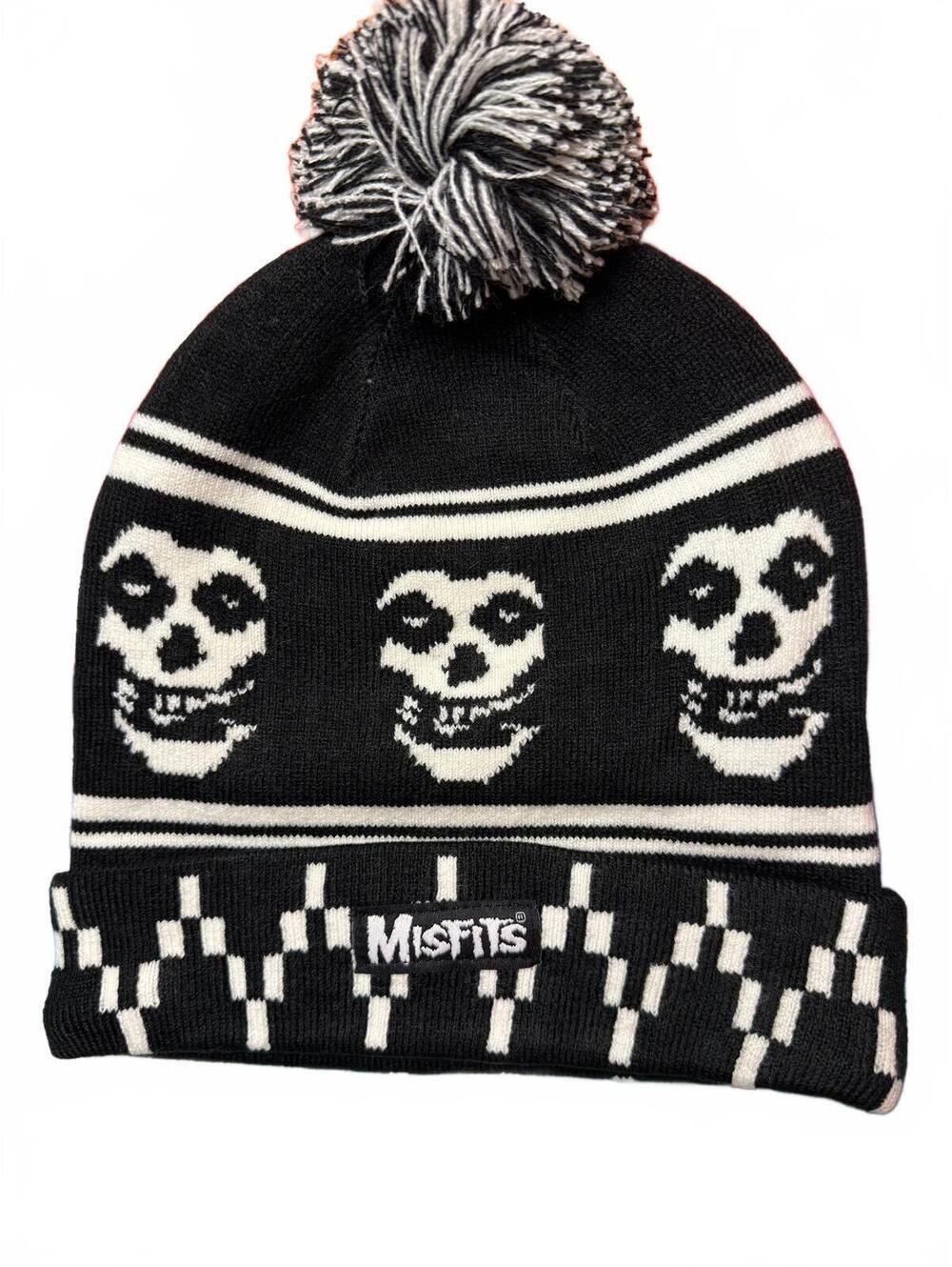 New NWT Hot Topic Misfits Black and White Beanie with Pom Pom Skull
